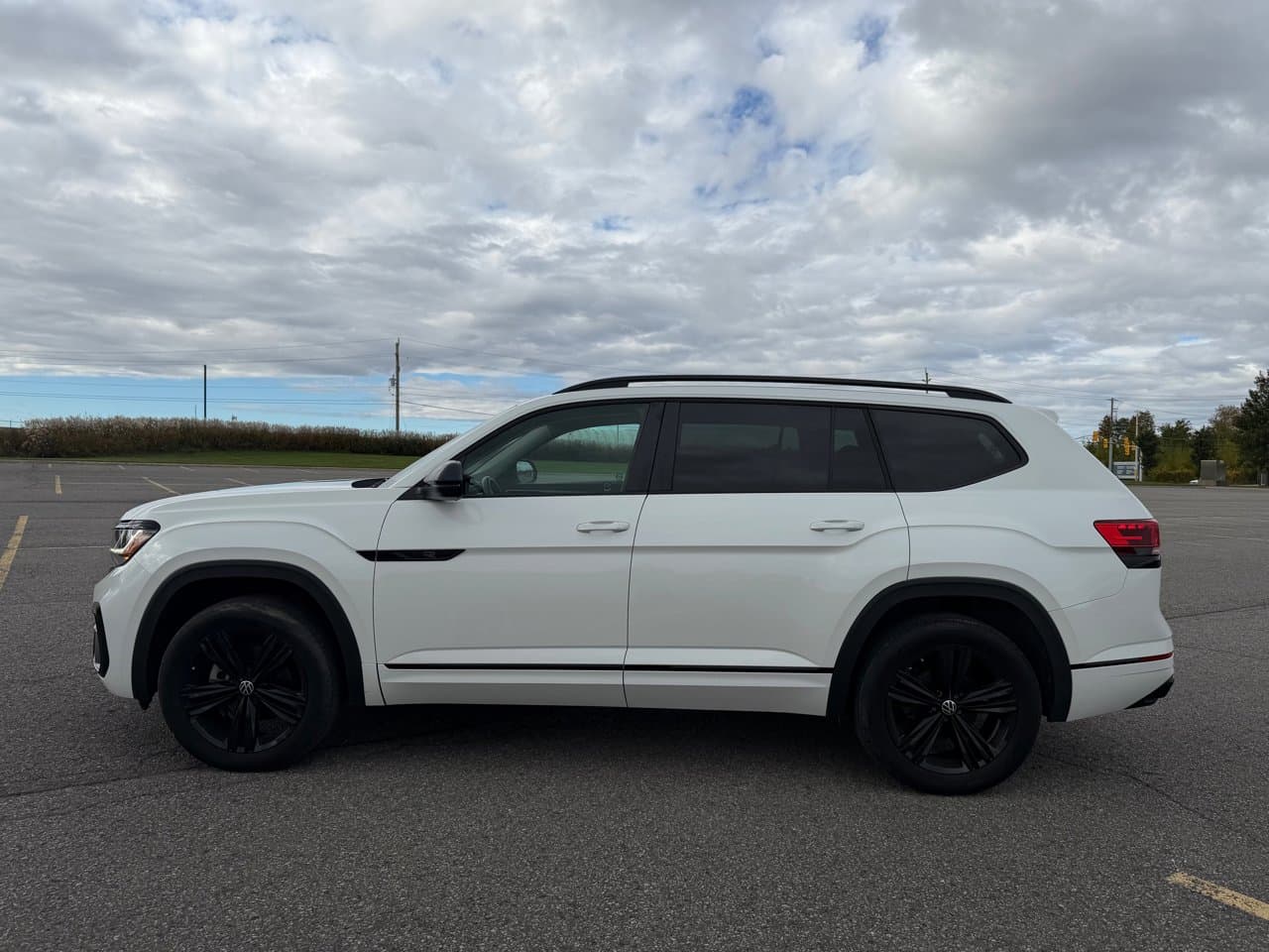 2023 Volkswagen Atlas R-LINE SEL — photo 1