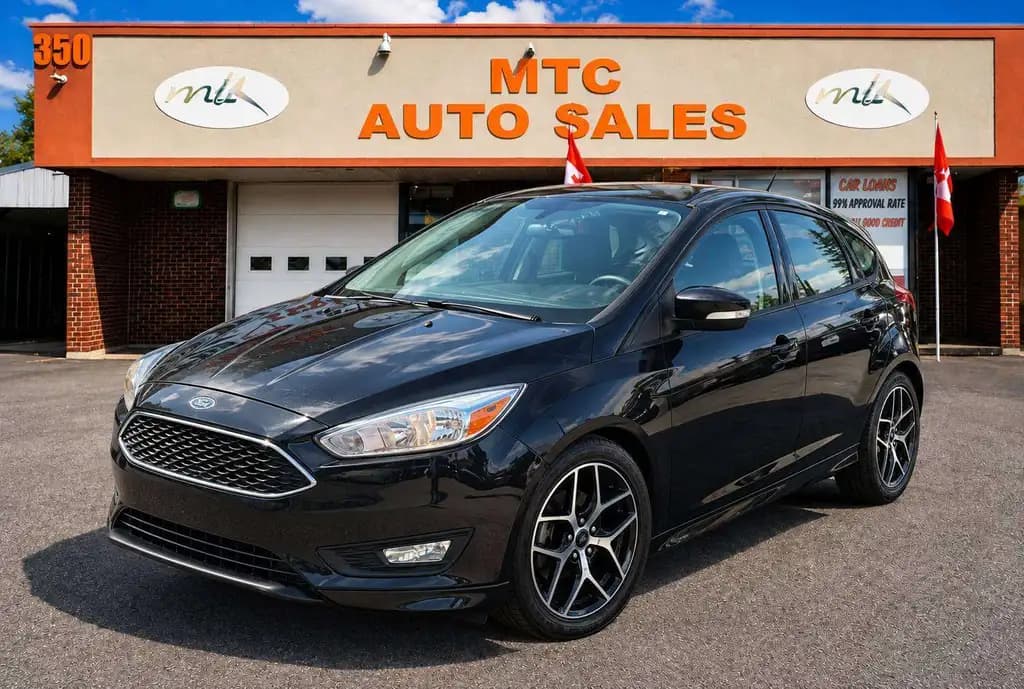 2017 Ford Focus Hatchback SE โ photo 1