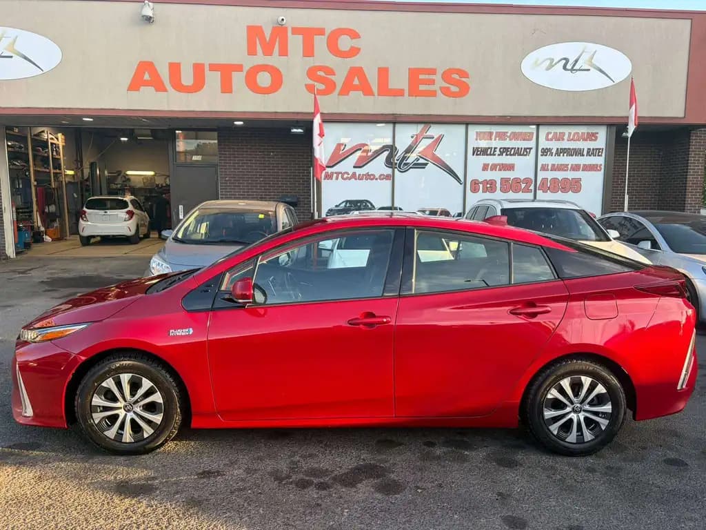 2020 Toyota Prius Prime Plug-in hybrid in excellent condition. Clean, — photo 1