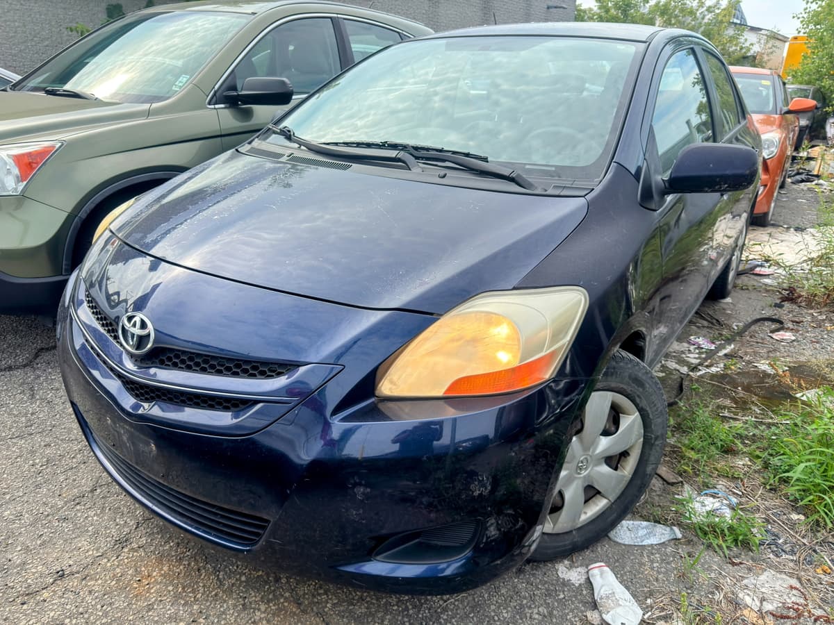 2008 Toyota Yaris S — photo 1