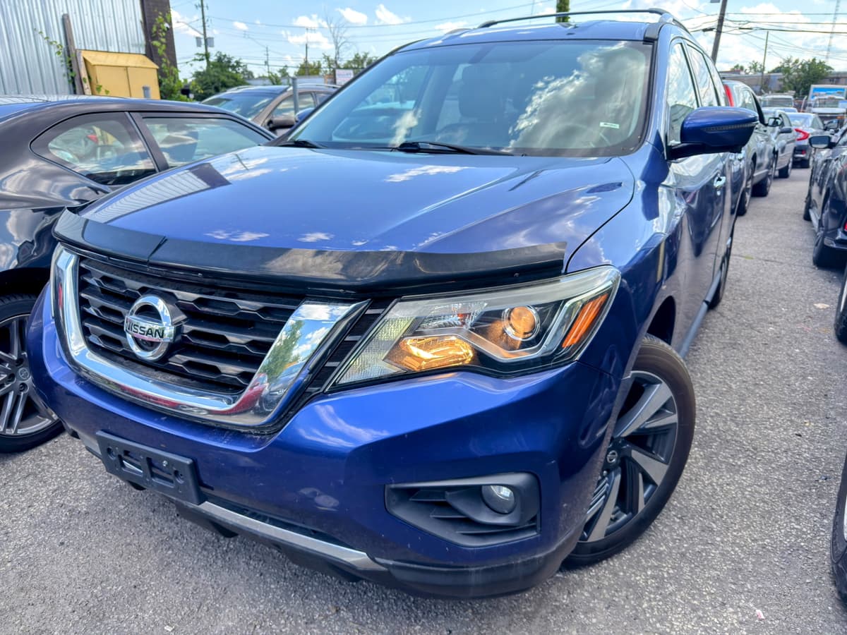 2017 Nissan Pathfinder Platinum — photo 1