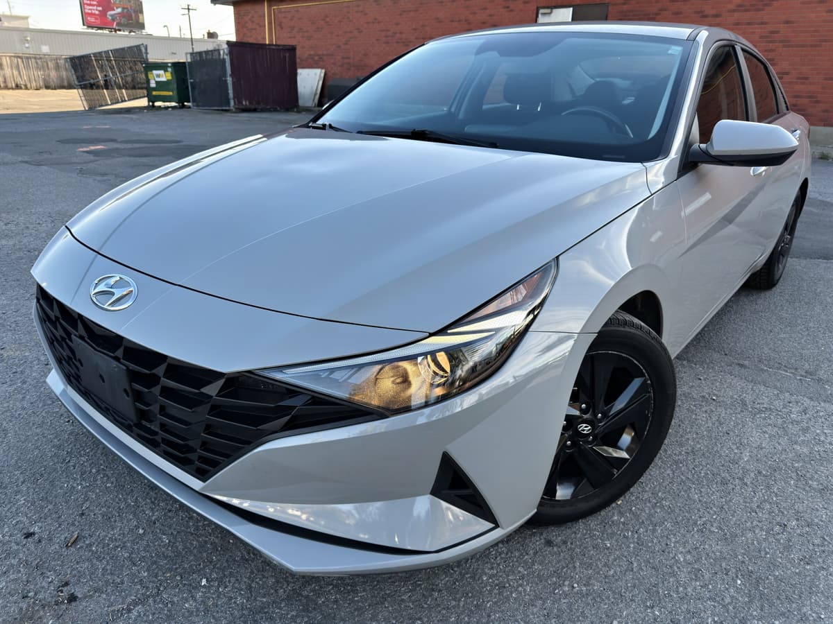2022 Hyundai Elantra Preferred โ photo 1