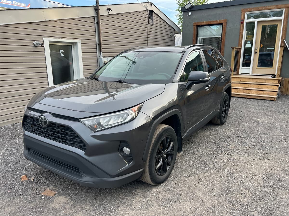 2019 2019 Toyota RAV4 XLE — photo 1